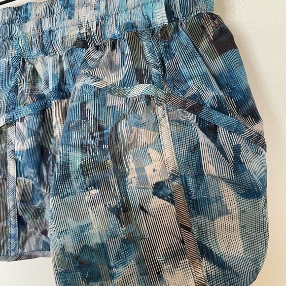 Lululemon RARE Tracker Short V * 4" Sun Dazed Multi Blue - Picture 11 of 12